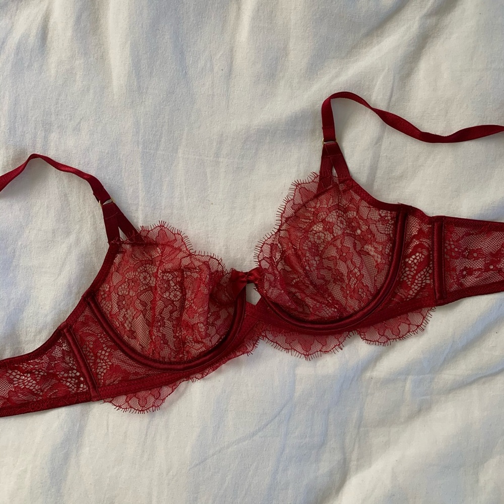 Victoria’s Secret Lace Underwire Bra